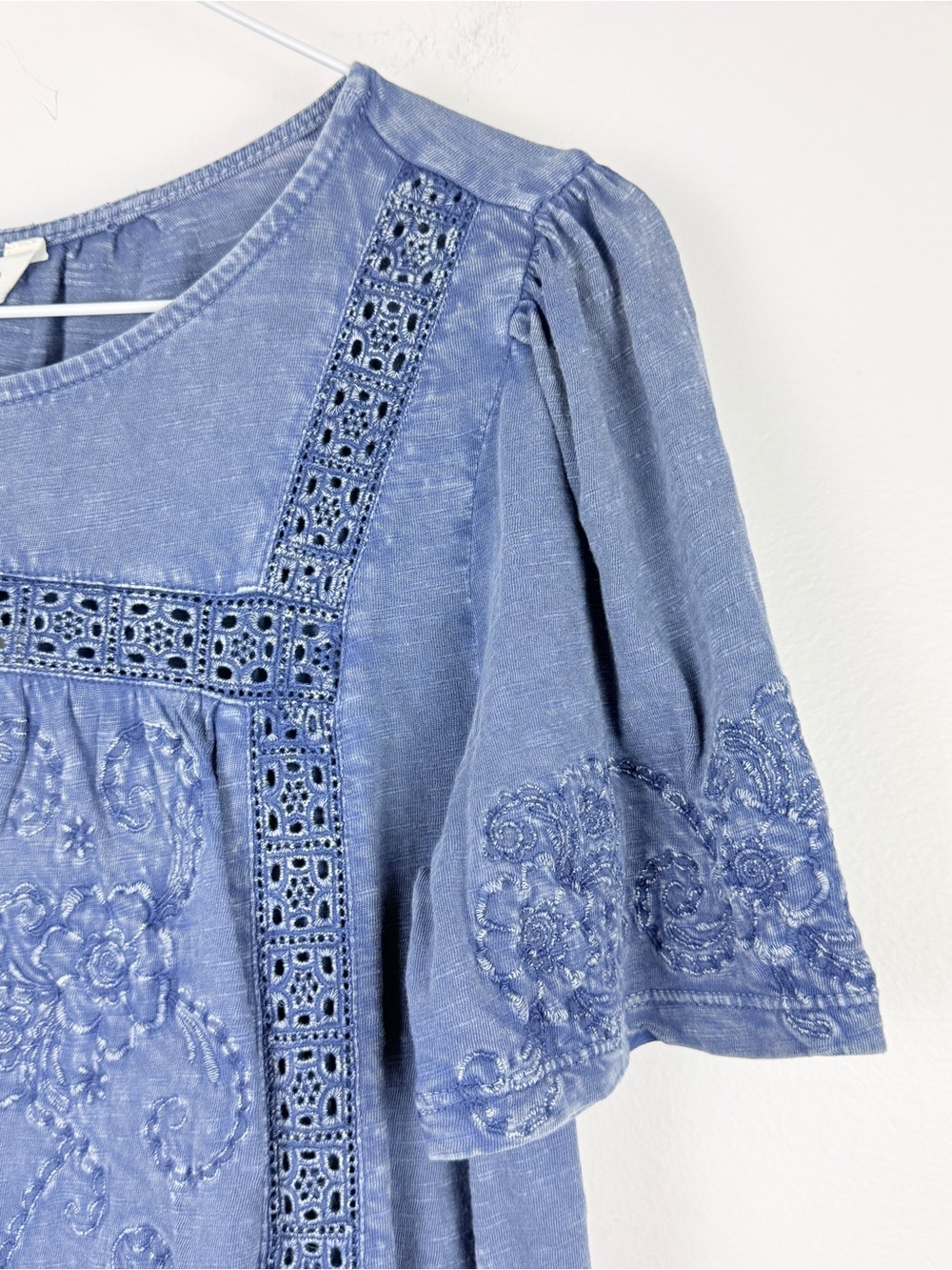 Lucky Brand Blue Embroidered Eyelet Cotton Boho Peasant Top feminine Coastal - Picture 4 of 8